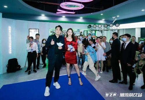 明星现场活动互动,粉丝尖叫不断，精彩瞬间回顾