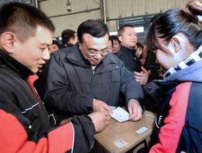 西安头条快递员,快递员风采，穿梭城市间的快递英雄